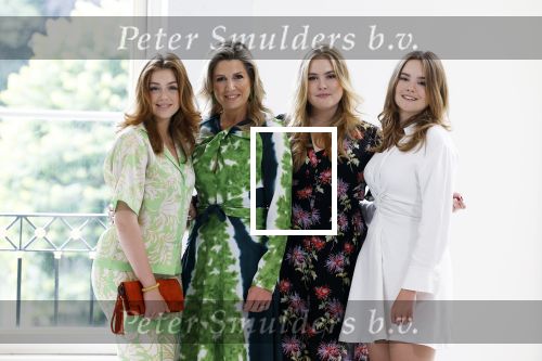 Den Haag 24 juni 2022
Het jaarlijkse fotouurtje in paleis Noordeinde. Aanwezig Koning Willem Alexander Koningin Maxima Prinses Amalia Prinses Alexia en Prinses Ariane