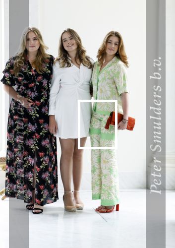 Den Haag 24 juni 2022
Het jaarlijkse fotouurtje in paleis Noordeinde. Aanwezig Koning Willem Alexander Koningin Maxima Prinses Amalia Prinses Alexia en Prinses Ariane