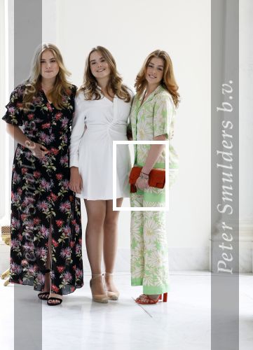 Den Haag 24 juni 2022
Het jaarlijkse fotouurtje in paleis Noordeinde. Aanwezig Koning Willem Alexander Koningin Maxima Prinses Amalia Prinses Alexia en Prinses Ariane