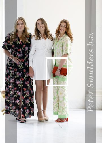 Den Haag 24 juni 2022
Het jaarlijkse fotouurtje in paleis Noordeinde. Aanwezig Koning Willem Alexander Koningin Maxima Prinses Amalia Prinses Alexia en Prinses Ariane