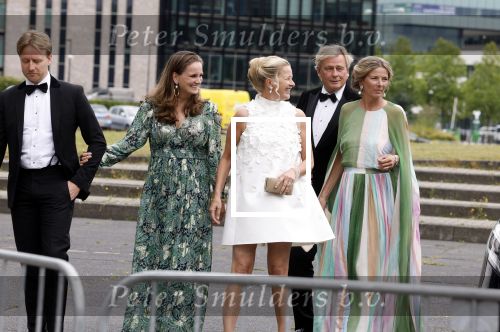 Amsterdam 25 juni 2022
Het damdiner tbv het aidsfonds wordt voor de 30e keer georganiseerd . Het vind dit jaar plaats in AFAS Live. Prinses Mabel kwam met haar zussen