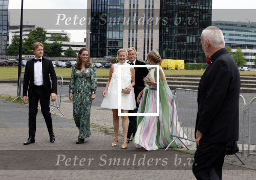 Amsterdam 25 juni 2022
Het damdiner tbv het aidsfonds wordt voor de 30e keer georganiseerd . Het vind dit jaar plaats in AFAS Live. Prinses Mabel kwam met haar zussen