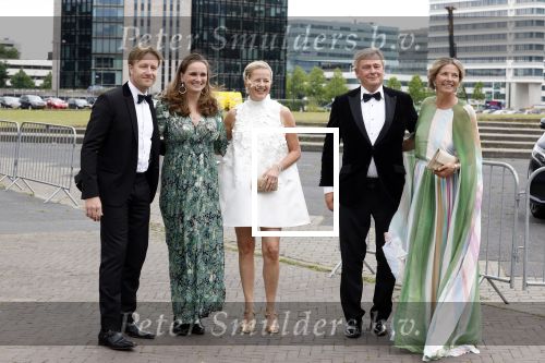 Amsterdam 25 juni 2022
Het damdiner tbv het aidsfonds wordt voor de 30e keer georganiseerd . Het vind dit jaar plaats in AFAS Live. Prinses Mabel kwam met haar zussen