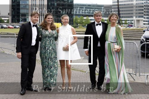 Amsterdam 25 juni 2022
Het damdiner tbv het aidsfonds wordt voor de 30e keer georganiseerd . Het vind dit jaar plaats in AFAS Live. Prinses Mabel kwam met haar zussen