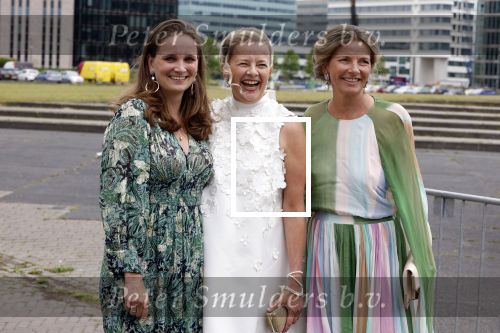 Amsterdam 25 juni 2022
Het damdiner tbv het aidsfonds wordt voor de 30e keer georganiseerd . Het vind dit jaar plaats in AFAS Live. Prinses Mabel kwam met haar zussen