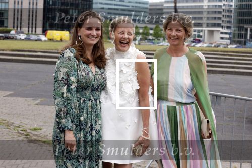 Amsterdam 25 juni 2022
Het damdiner tbv het aidsfonds wordt voor de 30e keer georganiseerd . Het vind dit jaar plaats in AFAS Live. Prinses Mabel kwam met haar zussen