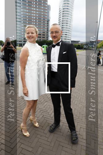 Amsterdam 25 juni 2022
Het damdiner tbv het aidsfonds wordt voor de 30e keer georganiseerd . Het vind dit jaar plaats in AFAS Live. Prinses Mabel kwam met haar zussen