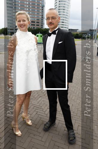 Amsterdam 25 juni 2022
Het damdiner tbv het aidsfonds wordt voor de 30e keer georganiseerd . Het vind dit jaar plaats in AFAS Live. Prinses Mabel kwam met haar zussen