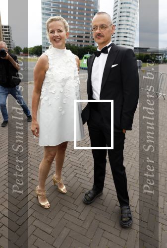 Amsterdam 25 juni 2022
Het damdiner tbv het aidsfonds wordt voor de 30e keer georganiseerd . Het vind dit jaar plaats in AFAS Live. Prinses Mabel kwam met haar zussen