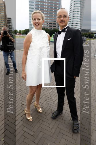 Amsterdam 25 juni 2022
Het damdiner tbv het aidsfonds wordt voor de 30e keer georganiseerd . Het vind dit jaar plaats in AFAS Live. Prinses Mabel kwam met haar zussen