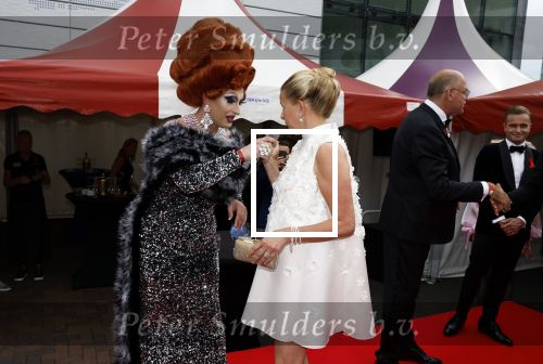 Amsterdam 25 juni 2022
Het damdiner tbv het aidsfonds wordt voor de 30e keer georganiseerd . Het vind dit jaar plaats in AFAS Live. Prinses Mabel kwam met haar zussen