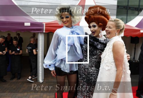Amsterdam 25 juni 2022
Het damdiner tbv het aidsfonds wordt voor de 30e keer georganiseerd . Het vind dit jaar plaats in AFAS Live. Prinses Mabel kwam met haar zussen