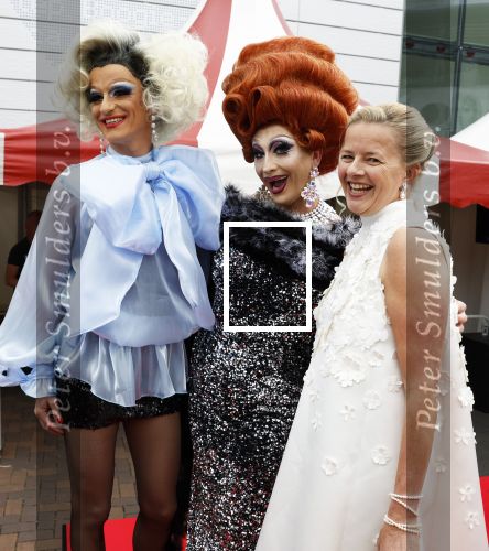 Amsterdam 25 juni 2022
Het damdiner tbv het aidsfonds wordt voor de 30e keer georganiseerd . Het vind dit jaar plaats in AFAS Live. Prinses Mabel kwam met haar zussen