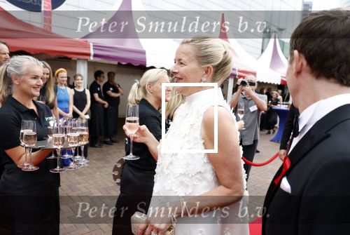 Amsterdam 25 juni 2022
Het damdiner tbv het aidsfonds wordt voor de 30e keer georganiseerd . Het vind dit jaar plaats in AFAS Live. Prinses Mabel kwam met haar zussen