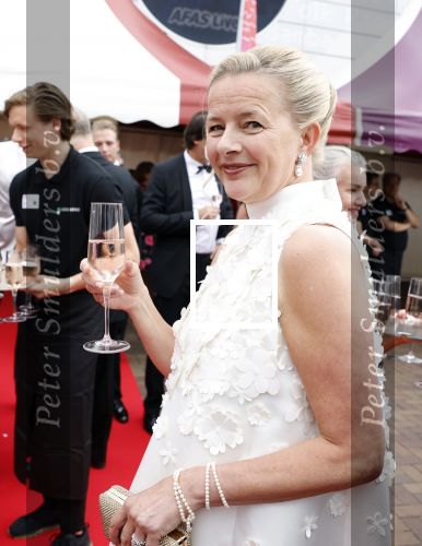 Amsterdam 25 juni 2022
Het damdiner tbv het aidsfonds wordt voor de 30e keer georganiseerd . Het vind dit jaar plaats in AFAS Live. Prinses Mabel kwam met haar zussen