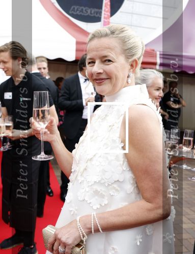 Amsterdam 25 juni 2022
Het damdiner tbv het aidsfonds wordt voor de 30e keer georganiseerd . Het vind dit jaar plaats in AFAS Live. Prinses Mabel kwam met haar zussen