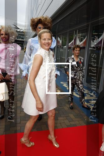 Amsterdam 25 juni 2022
Het damdiner tbv het aidsfonds wordt voor de 30e keer georganiseerd . Het vind dit jaar plaats in AFAS Live. Prinses Mabel kwam met haar zussen