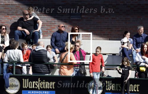 Utrecht 27 maart 2022
Bij voetbalclub DHSC in Utrecht wordt een dag georganiseerd waar geld opgehaald wordt voor Ukraine. Rachel hazes en Klaas Otto