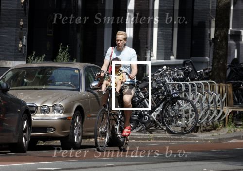 Amsterdam 13 juli 2022
Rick paul Mulligen met zijn dochter op de fiets in Amsterdam zuid