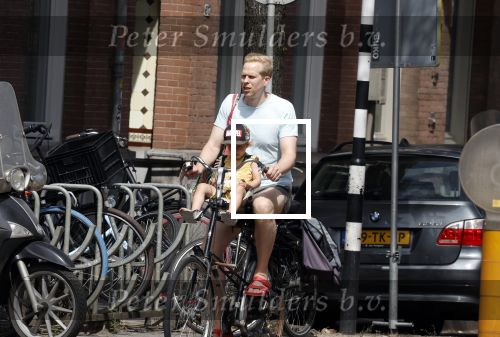 Amsterdam 13 juli 2022
Rick paul Mulligen met zijn dochter op de fiets in Amsterdam zuid