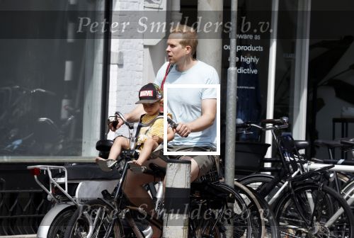 Amsterdam 13 juli 2022
Rick paul Mulligen met zijn dochter op de fiets in Amsterdam zuid