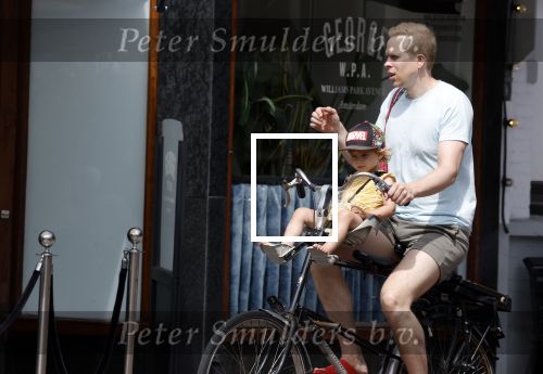 Amsterdam 13 juli 2022
Rick paul Mulligen met zijn dochter op de fiets in Amsterdam zuid