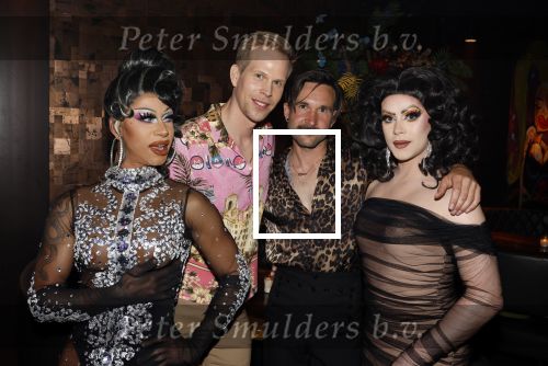 Amsterdam 31 mei 2022
Presentatie Dragshow bij the Harbour club .
Paul van Mulligen  met partner