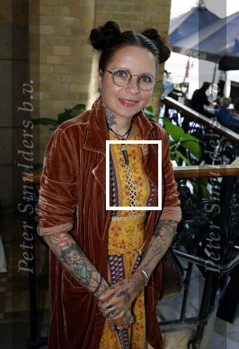 Amsterdam 1 juli 2022
Onthulling kunstwerk met daarop Willy Alberti en Johnny Kraaijkamp bij hotel Americain.
Aanwezig de kinderen Tonny Alberti en Willeke Alberti en Johnny Kraaijkamp en Sanne Kraaijkamp