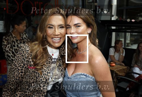 Amsterdam 26 juni 2022
Presentatie nieuwe lijn van Patty Brard en het kruitvat bij de borrelbar. Patty en sarah v Soelen
