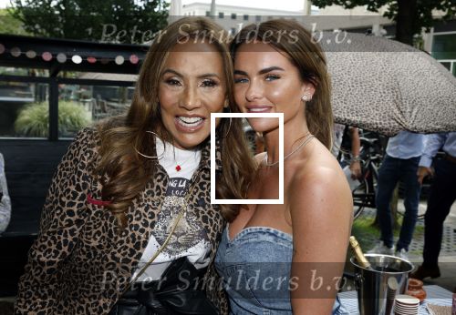 Amsterdam 26 juni 2022
Presentatie nieuwe lijn van Patty Brard en het kruitvat bij de borrelbar. Patty en sarah v Soelen