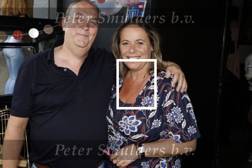 Amsterdam 26 juni 2022
Presentatie nieuwe lijn van Patty Brard en het kruitvat bij de borrelbar. Selma v Dijk met haar man