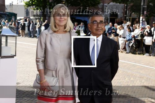 Den Haag 20 juni 2022
Diner met Prins Hendrik en Prinses Mary van Denemarken en Koning Willem Alexander en Koningin Maxima in de grote kerk . Sigrid Kaag met haar man Anis al Qaq