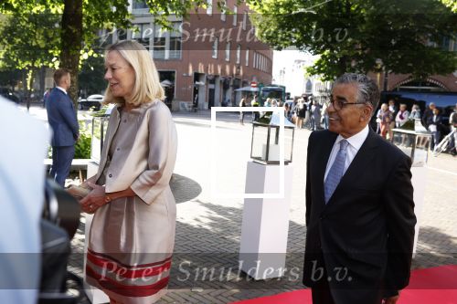 Den Haag 20 juni 2022
Diner met Prins Hendrik en Prinses Mary van Denemarken en Koning Willem Alexander en Koningin Maxima in de grote kerk . Sigrid Kaag met haar man Anis al Qaq