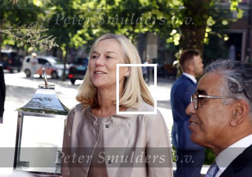 Den Haag 20 juni 2022
Diner met Prins Hendrik en Prinses Mary van Denemarken en Koning Willem Alexander en Koningin Maxima in de grote kerk . Sigrid Kaag met haar man Anis al Qaq