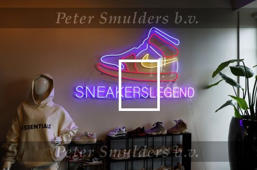 Amsterdam 8 junio 2022
Showroom sneakerslegend in Amsterdam . Heel veel Bn ers kopen daar hun schoenen/ sneakers.