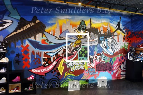 Amsterdam 8 junio 2022
Showroom sneakerslegend in Amsterdam . Heel veel Bn ers kopen daar hun schoenen/ sneakers.
