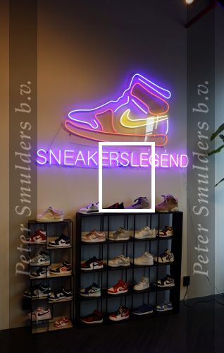Amsterdam 8 junio 2022
Showroom sneakerslegend in Amsterdam . Heel veel Bn ers kopen daar hun schoenen/ sneakers.