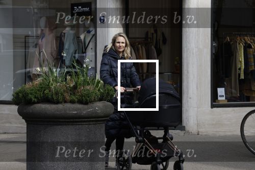Amsterdam 30 maart 2022
Stephanie Klaver achter de kinderwagen in Amsterdam zuid
