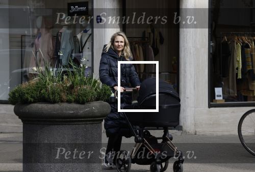 Amsterdam 30 maart 2022
Stephanie Klaver achter de kinderwagen in Amsterdam zuid