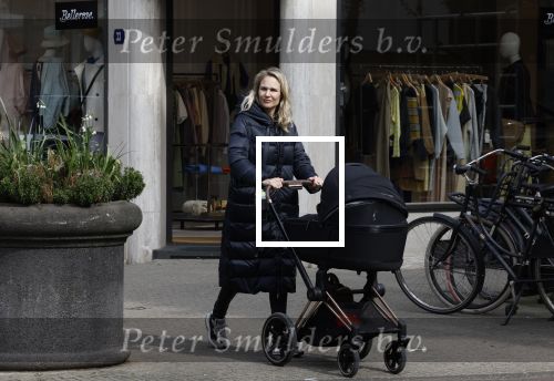Amsterdam 30 maart 2022
Stephanie Klaver achter de kinderwagen in Amsterdam zuid