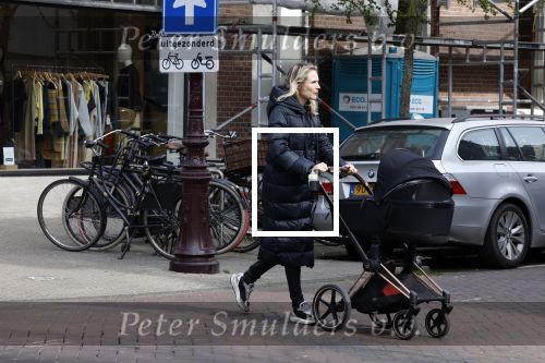 Amsterdam 30 maart 2022
Stephanie Klaver achter de kinderwagen in Amsterdam zuid