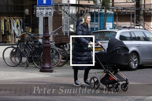Amsterdam 30 maart 2022
Stephanie Klaver achter de kinderwagen in Amsterdam zuid