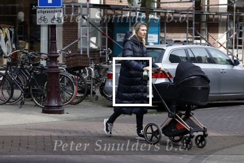 Amsterdam 30 maart 2022
Stephanie Klaver achter de kinderwagen in Amsterdam zuid