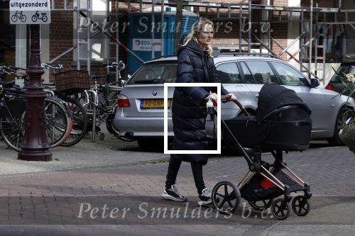 Amsterdam 30 maart 2022
Stephanie Klaver achter de kinderwagen in Amsterdam zuid