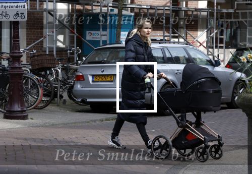 Amsterdam 30 maart 2022
Stephanie Klaver achter de kinderwagen in Amsterdam zuid