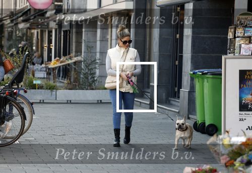 Amsterdam 15 maart 2022
Stephanie Tency met haar hondje in Amsterdam zuid.