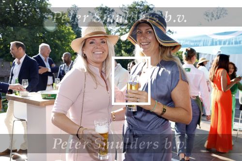 Haarzuilens 22 juni 2022
Haringparty bij kasteel de Haar in Haarzuilens .
Suzanne Jacobs met een vriendin