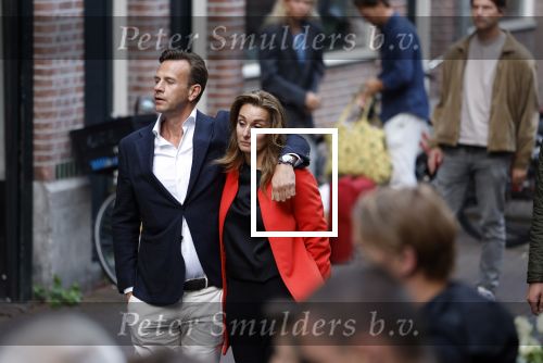 Amsterdam 6 juli 2022
Precies 1 jaar geleden werd op deze plek Peter R de Vries neergeschoten. De redaktie en presentatoren van RTL Boulevard leggen een witte roos neer . OA aanwezig Georgette Schlick Peter v d Vorst Sven Sauve Marieke Elsinga Vivienne v d Assem Aran Bade Jeroen Kijk in de Vegte Arno Kantelberg Eveline Stallaart Clarice Stenger Leon de Ruyter Dries Roelvink en Tim Oliehoek .