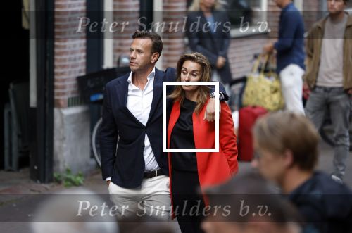 Amsterdam 6 juli 2022
Precies 1 jaar geleden werd op deze plek Peter R de Vries neergeschoten. De redaktie en presentatoren van RTL Boulevard leggen een witte roos neer . OA aanwezig Georgette Schlick Peter v d Vorst Sven Sauve Marieke Elsinga Vivienne v d Assem Aran Bade Jeroen Kijk in de Vegte Arno Kantelberg Eveline Stallaart Clarice Stenger Leon de Ruyter Dries Roelvink en Tim Oliehoek .