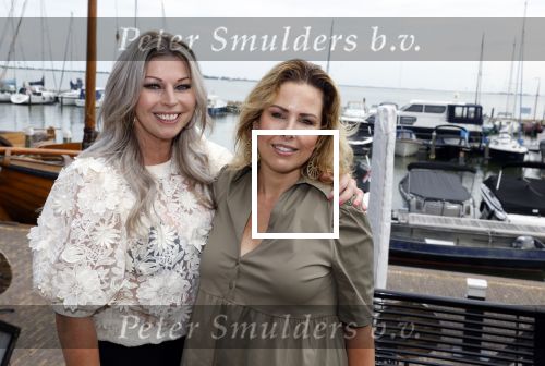 Volendam 30 juni 2022
CD presentatie bij Lotje van Edwin v Hoevelaak en zijn vriendin Natasja Poels . jan Keizer reikte de eerste cd uit. Tamara Tol